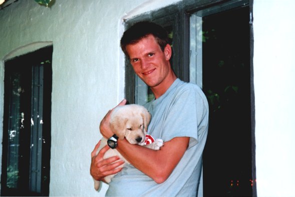 Et billede af min far og Orson fra 1999, før jeg blev født.