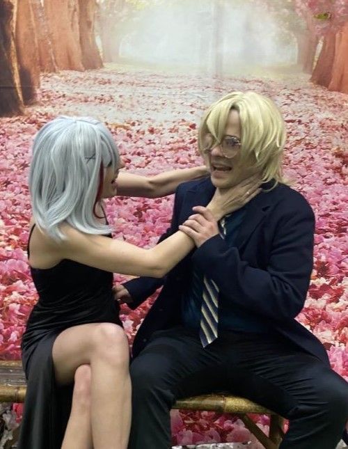 Et fotografi af Tilde og hendes kæreste Niall i cosplay.